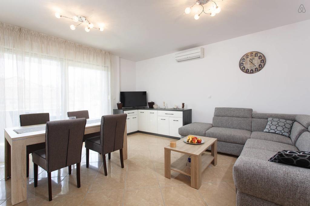 Apartment Lana Marina Pokoj fotografie